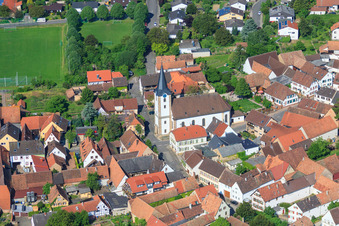 Photographie aérienne de Église protestante Mörzheim à le quartier Mörzheim in Landau in der Pfalz dans le département Rhénanie-Palatinat, Allemagne