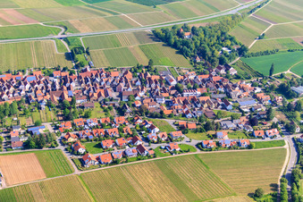 Vue aérienne de Vue du village depuis le sud-est à le quartier Wollmesheim in Landau in der Pfalz dans le département Rhénanie-Palatinat, Allemagne