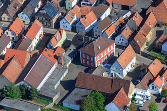 Vue aérienne de Wollmesheimer Hauptstraße à le quartier Wollmesheim in Landau in der Pfalz dans le département Rhénanie-Palatinat, Allemagne