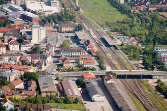 Vue aérienne de Gare ferroviaire à Landau in der Pfalz dans le département Rhénanie-Palatinat, Allemagne