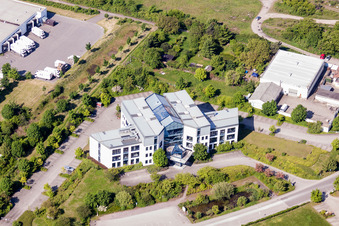 Vue aérienne de Immeuble de bureaux de l'administration et du bâtiment commercial d'Inter-Union Technohandel GmbH à le quartier Queichheim in Landau in der Pfalz dans le département Rhénanie-Palatinat, Allemagne