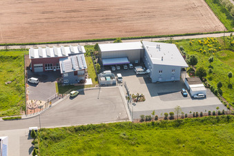 Vue aérienne de Parc industriel et implantation d'entreprise avec LUPUS-Electronics à le quartier Queichheim in Landau in der Pfalz dans le département Rhénanie-Palatinat, Allemagne