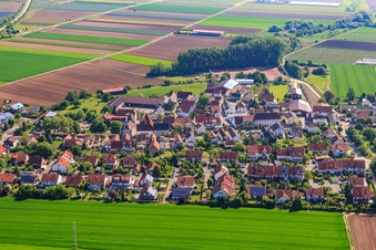 Vue aérienne de Vue du village depuis l'ouest à le quartier Mörlheim in Landau in der Pfalz dans le département Rhénanie-Palatinat, Allemagne