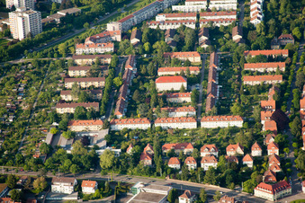 Vue aérienne de Ancien bunker de grande hauteur Irisweg à le quartier Rüppurr in Karlsruhe dans le département Bade-Wurtemberg, Allemagne