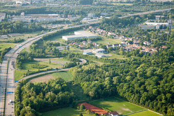 Vue aérienne de Zone industrielle de Killisfeld à le quartier Durlach in Karlsruhe dans le département Bade-Wurtemberg, Allemagne