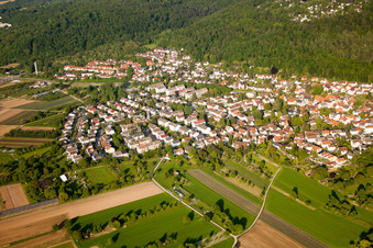 Vue aérienne de De l'ouest à le quartier Wolfartsweier in Karlsruhe dans le département Bade-Wurtemberg, Allemagne