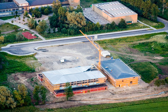 Vue aérienne de Nouvelle salle polyvalente Bienwaldhalle à Kandel dans le département Rhénanie-Palatinat, Allemagne