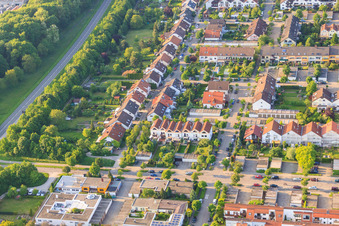 Vue aérienne de À Säuterich dans le district d'Aue à le quartier Durlach in Karlsruhe dans le département Bade-Wurtemberg, Allemagne