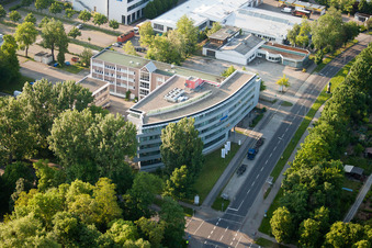 Vue aérienne de Atruvia à le quartier Durlach in Karlsruhe dans le département Bade-Wurtemberg, Allemagne