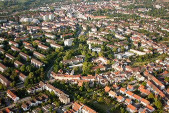 Vue aérienne de École d'Oberwald à le quartier Durlach in Karlsruhe dans le département Bade-Wurtemberg, Allemagne