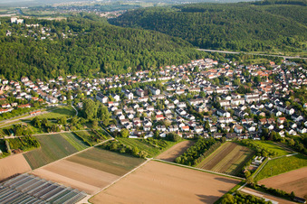 Vue aérienne de Du nord-ouest à le quartier Wolfartsweier in Karlsruhe dans le département Bade-Wurtemberg, Allemagne
