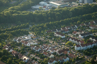 Vue aérienne de Rue Schlesier à le quartier Durlach in Karlsruhe dans le département Bade-Wurtemberg, Allemagne