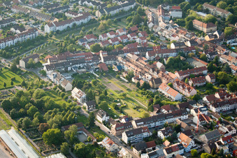 Plaine inondable à le quartier Durlach in Karlsruhe dans le département Bade-Wurtemberg, Allemagne vue du ciel