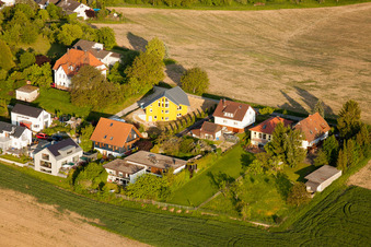 Vue aérienne de Bâtiments résidentiels à Thomashäusle à le quartier Durlach in Karlsruhe dans le département Bade-Wurtemberg, Allemagne