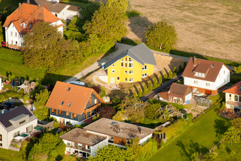 Vue aérienne de Bâtiments résidentiels à Thomashäusle à le quartier Durlach in Karlsruhe dans le département Bade-Wurtemberg, Allemagne
