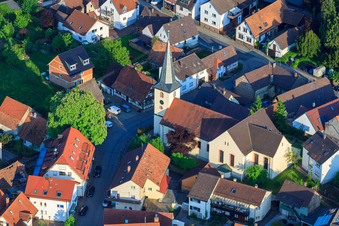 Photographie aérienne de Saint Cyriaque à le quartier Stupferich in Karlsruhe dans le département Bade-Wurtemberg, Allemagne