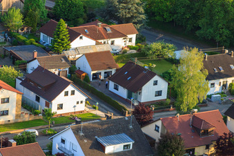 Gerberastraße 4 à le quartier Stupferich in Karlsruhe dans le département Bade-Wurtemberg, Allemagne du point de vue du drone