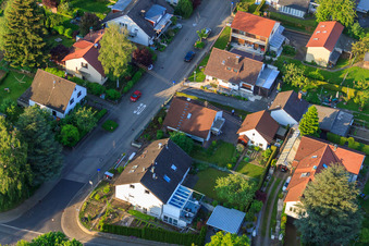 Vue oblique de Gerberastraße 4 à le quartier Stupferich in Karlsruhe dans le département Bade-Wurtemberg, Allemagne