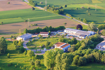 Vue aérienne de Zone industrielle Windelbachstr à le quartier Stupferich in Karlsruhe dans le département Bade-Wurtemberg, Allemagne