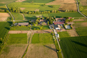 Vue aérienne de Dans la pierre à le quartier Langensteinbach in Karlsbad dans le département Bade-Wurtemberg, Allemagne