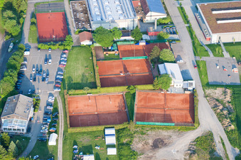Vue aérienne de Terrain de tennis, installation sportive TC Langensteinbach à le quartier Langensteinbach in Karlsbad dans le département Bade-Wurtemberg, Allemagne