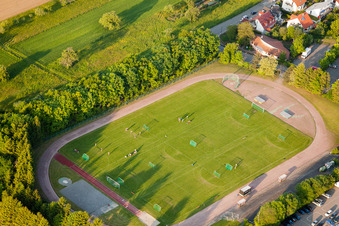 Enregistrement par drone de Tournoi de Handball de Pentecôte à le quartier Langensteinbach in Karlsbad dans le département Bade-Wurtemberg, Allemagne