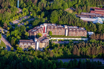 Vue aérienne de École de physiothérapie SRH à le quartier Langensteinbach in Karlsbad dans le département Bade-Wurtemberg, Allemagne