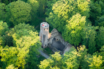 Vue aérienne de Ruines de Barbara à le quartier Langensteinbach in Karlsbad dans le département Bade-Wurtemberg, Allemagne