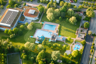 Vue aérienne de Piscine extérieure Waldbronn à le quartier Busenbach in Waldbronn dans le département Bade-Wurtemberg, Allemagne