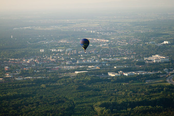 Vue aérienne de Rüppurr, Ballon à le quartier Durlach in Karlsruhe dans le département Bade-Wurtemberg, Allemagne