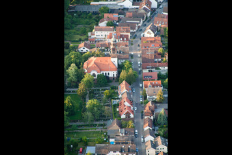 Vue aérienne de Église de la Résurrection à le quartier Rüppurr in Karlsruhe dans le département Bade-Wurtemberg, Allemagne