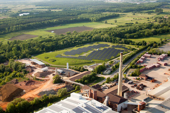 Installations techniques dans la zone industrielle WIENERBERGER MALSCH dans le quartier de Rot à Malsch dans le département Bade-Wurtemberg, Allemagne hors des airs
