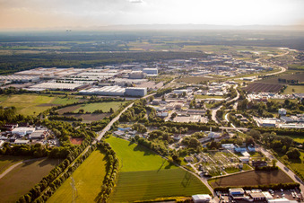 Vue aérienne de Zone industrielle W à le quartier Frauenweiler in Wiesloch dans le département Bade-Wurtemberg, Allemagne