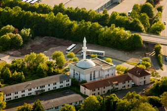 Vue aérienne de Mosquée de la communauté islamique turque DITIB de Wiesloch eV à Wiesloch dans le département Bade-Wurtemberg, Allemagne