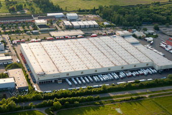 Vue aérienne de Complexe immobilier et terrain du centre logistique de Rewe Markt GmbH Frische Zentrum à Wiesloch dans le département Bade-Wurtemberg, Allemagne