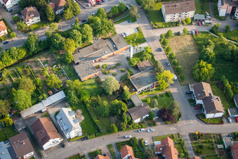 Vue aérienne de Église du Christ du Nord-Est à Wiesloch dans le département Bade-Wurtemberg, Allemagne