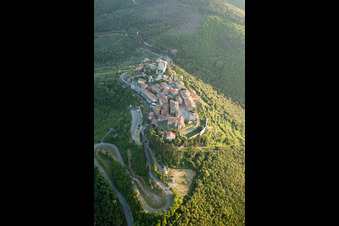 Vue aérienne de Civitella in Val di Chiana dans le département Arezzo, Italie