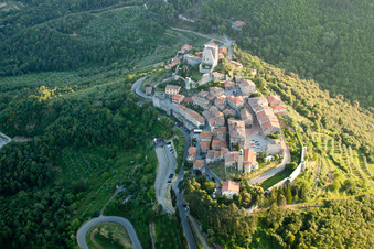 Vue aérienne de Civitella in Val di Chiana dans le département Arezzo, Italie