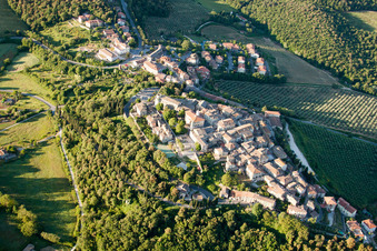 Vue aérienne de Trequanda dans le département Siena, Italie