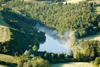 Vue aérienne de San Giovanni d'Asso dans le département Toscane, Italie