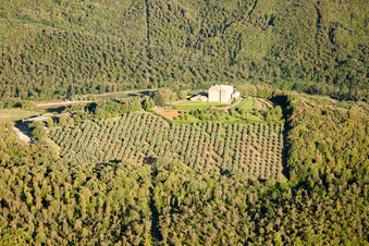 Vue aérienne de Montalcino dans le département Siena, Italie
