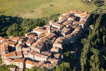 Vue aérienne de Civitella Marittima dans le département Toscane, Italie