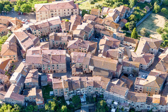 Vue aérienne de Vieille ville et centre-ville à Civitella Marittima à le quartier Civitella Marittima in Civitella Paganico dans le département Grosseto, Italie