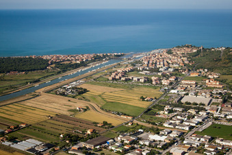 Vue aérienne de Castiglione della Pescaia dans le département Toscane, Italie