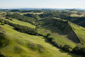 Vue aérienne de Rapolano Terme dans le département Siena, Italie
