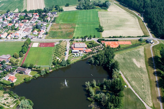 Vue aérienne de Club de tennis et salle Hugo Dörrler à Fischmal à Leimersheim dans le département Rhénanie-Palatinat, Allemagne