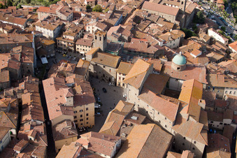 Vue aérienne de Cortona dans le département Arezzo, Italie