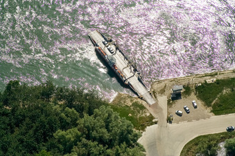 Vue oblique de Ferry du Rhin à Leopoldshafen à Leimersheim dans le département Rhénanie-Palatinat, Allemagne