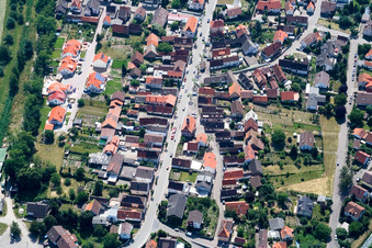 Vue aérienne de Ratsgasse à le quartier Leopoldshafen in Eggenstein-Leopoldshafen dans le département Bade-Wurtemberg, Allemagne