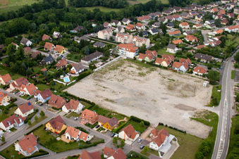Vue aérienne de Emplacement de l'ancien supermarché à Lauterbourg dans le département Bas Rhin, France